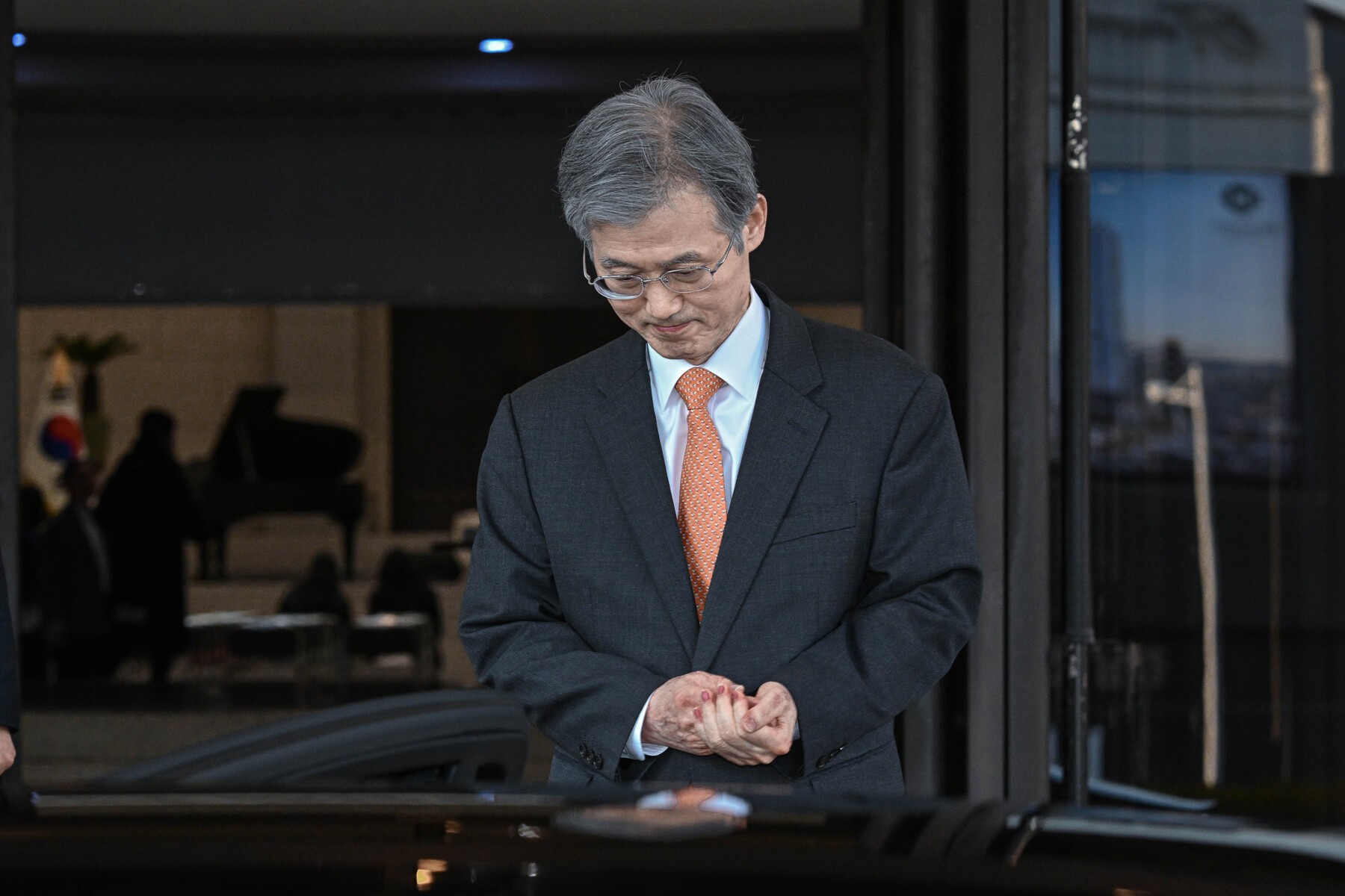 2월 27일 오후 조희대 대법원장이 서울 서초동 대법원 청사를 나서고 있다.<BR> 백성현 기자