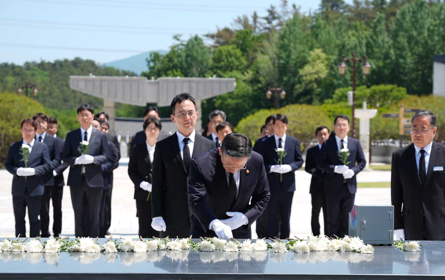 정성호 장관 5·18민주묘지 참배 관련 이미지